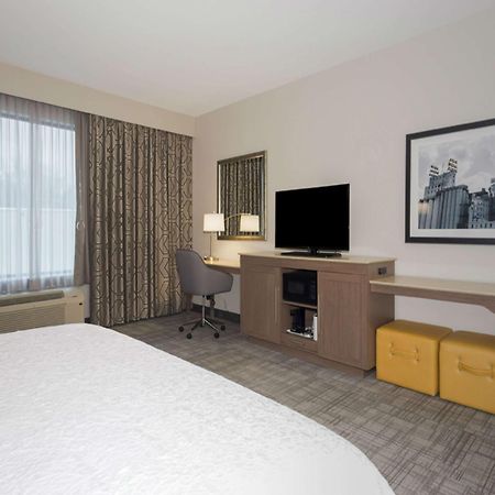 Hampton Inn And Suites Minneapolis University Area, Mn מראה חיצוני תמונה