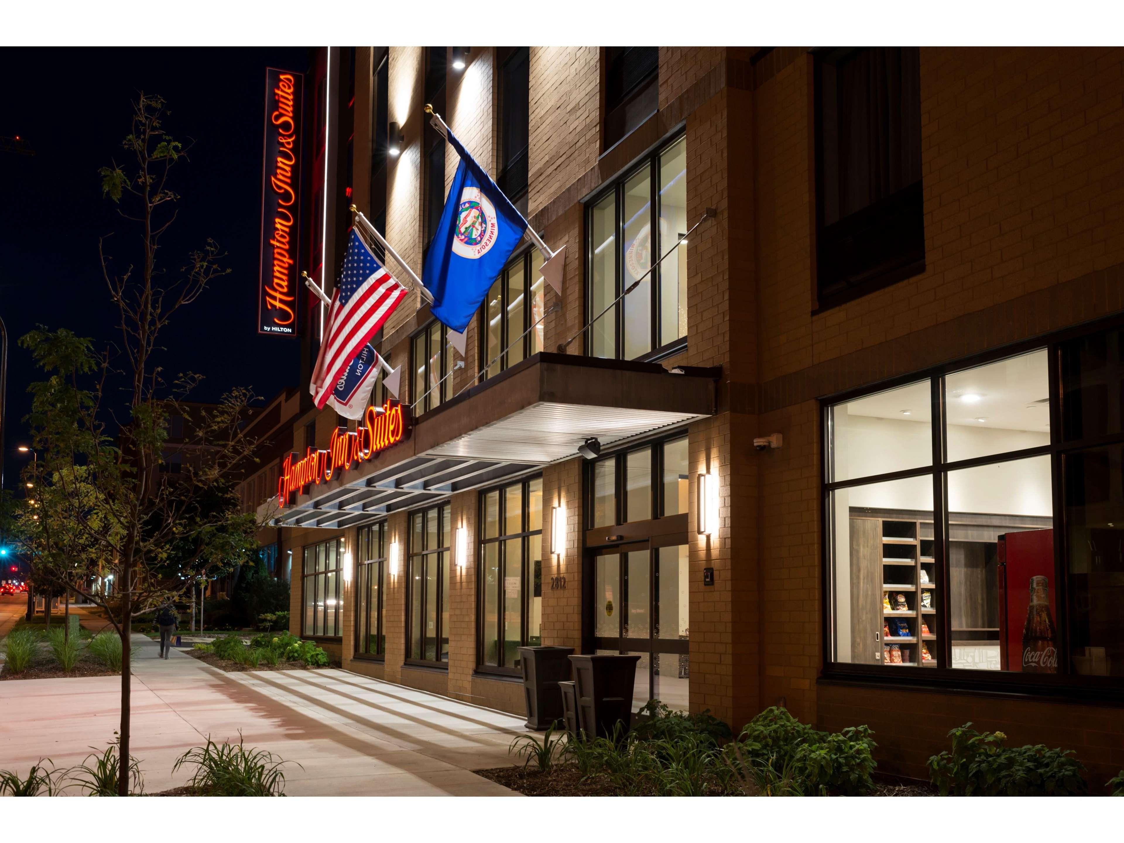 Hampton Inn And Suites Minneapolis University Area, Mn מראה חיצוני תמונה
