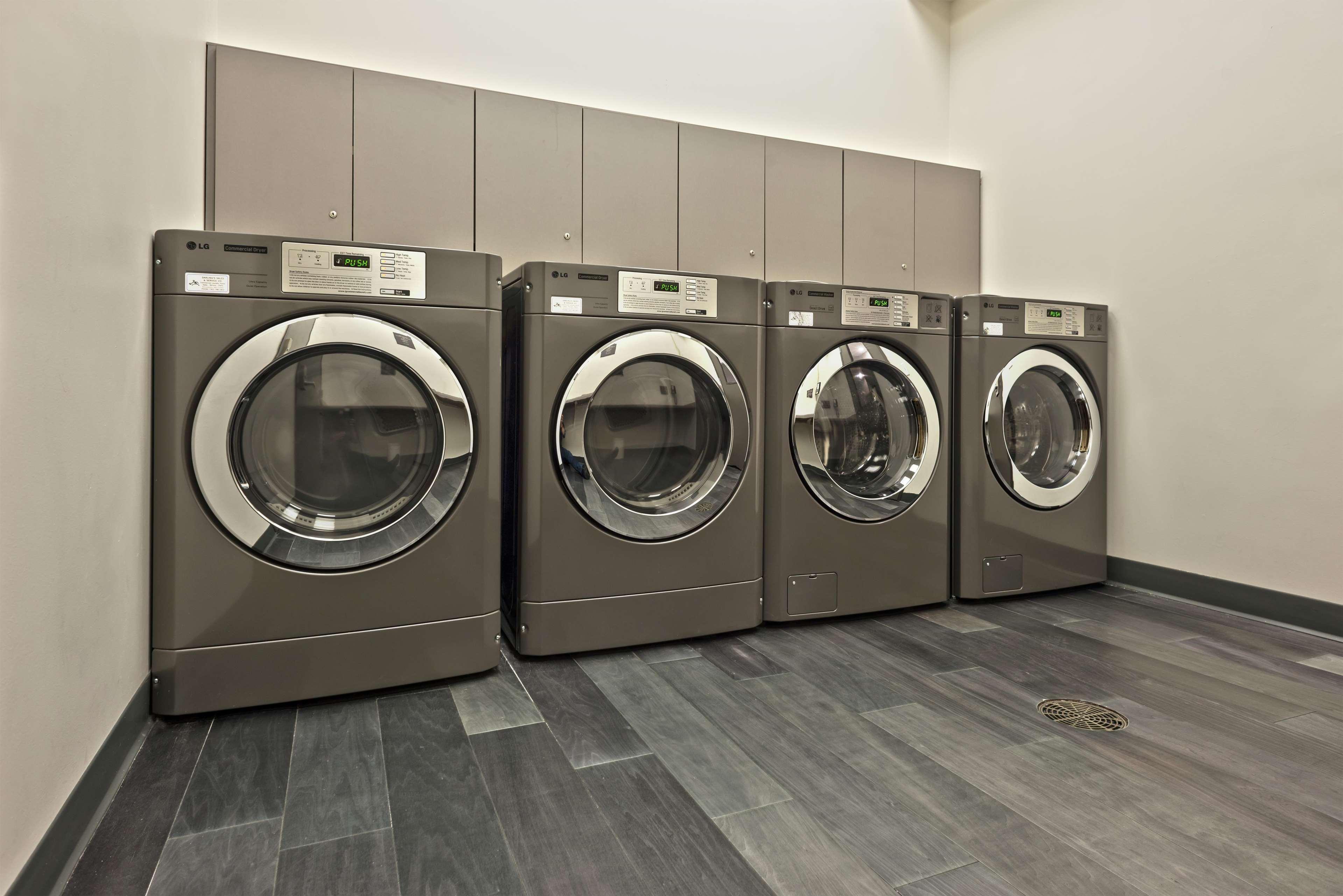 Hampton Inn And Suites Minneapolis University Area, Mn מראה חיצוני תמונה